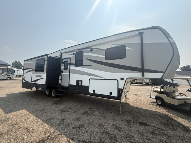 2016 LAREDO 325RL