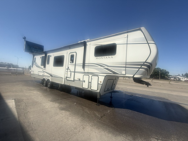 2022 MONTANA 3763BP