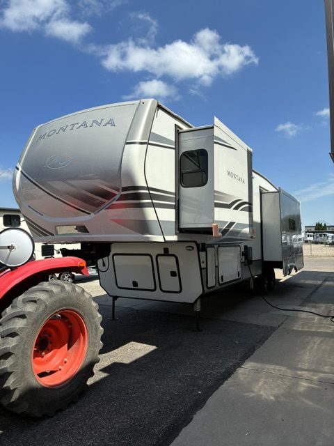 2024 MONTANA 3231CK